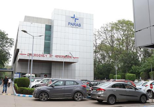 Paras